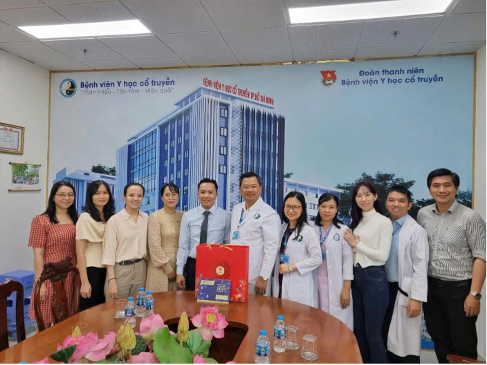 Lễ khoác áo bluose trăng cho Sinh viên